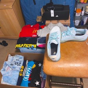 A WHOLE BOX OF CLOTHES(at least over 20 ITIEMS)